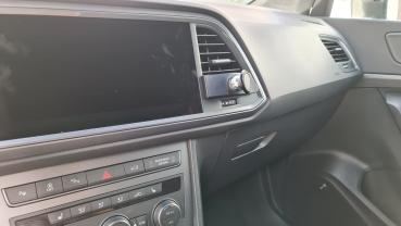 Preview: RS-Mount, fahrzeugspezifischer Handyhalter passend für Seat Ateca und Ateca Cupra rechts neben Bildschirm, Made in Germany